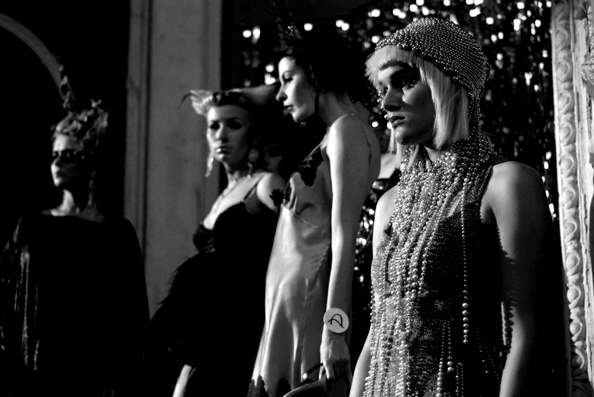 Still 10 The Temptation Of St. Tony Das Goldene Zeitalter